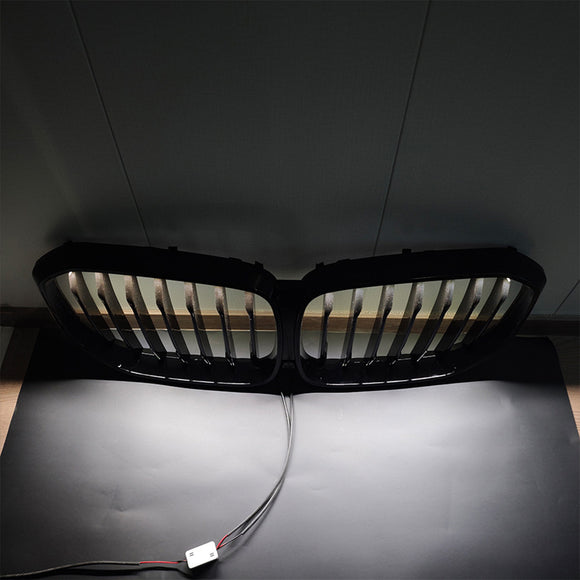 Einzelner Nierengrill vorne in glänzendem Schwarz, passend für BMW X5 G05 2019–2022, mit LED