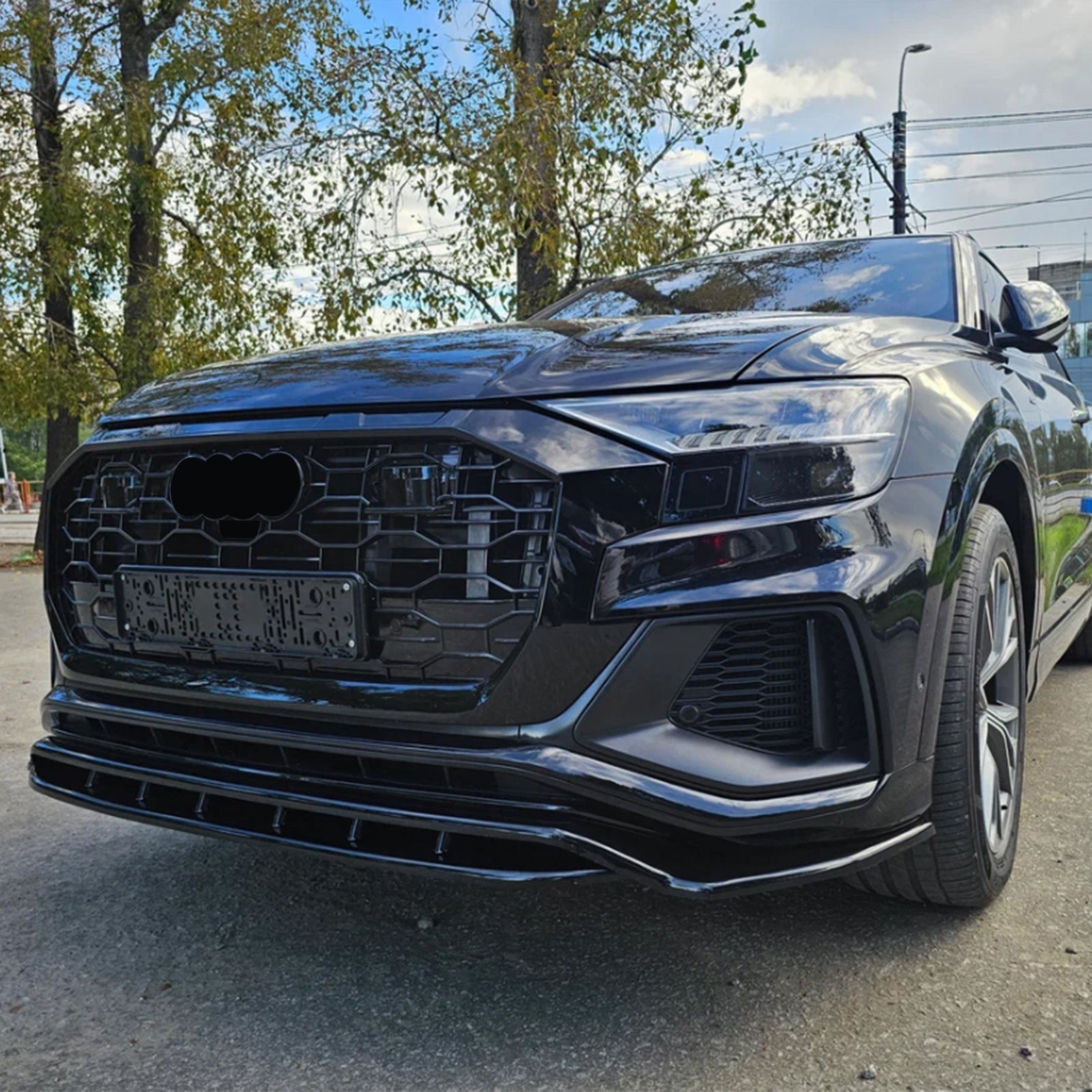 Audi Q8 SQ8 2019-2023 RSQ8 Style Grille de calandre avant en nid d'abeille Grille de calandre noire brillante