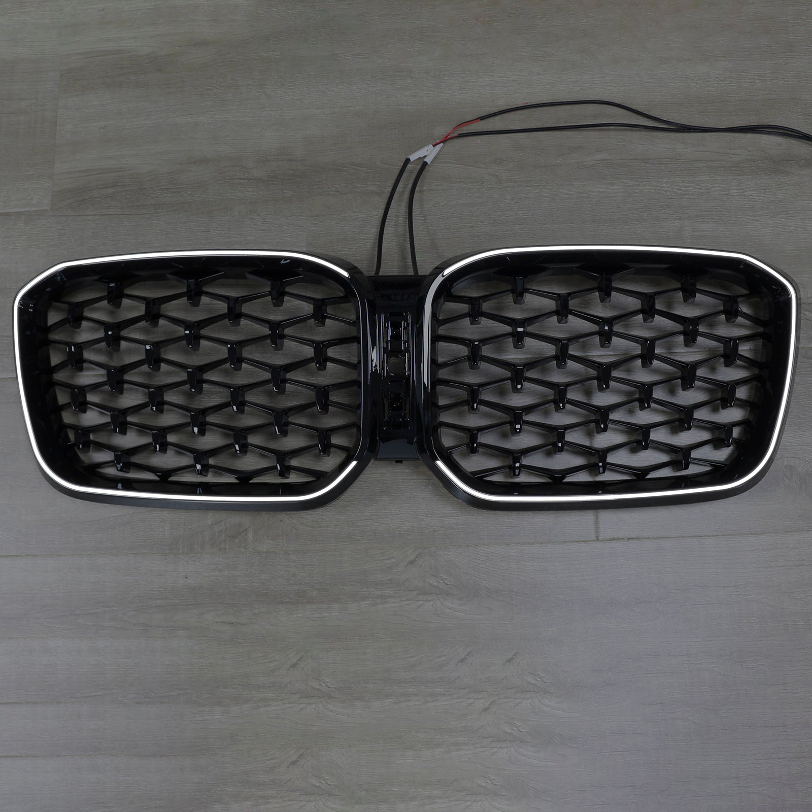 Grille de pare-chocs avant en forme de rein pour BMW X3 G01 / X4 G02 2022-2025 Grille en diamant noir avec bande lumineuse à LED